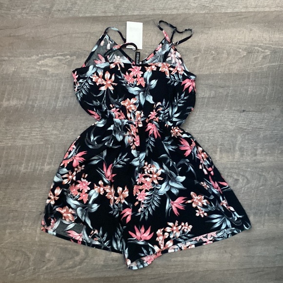 Women’s Romper - Picture 4 of 6